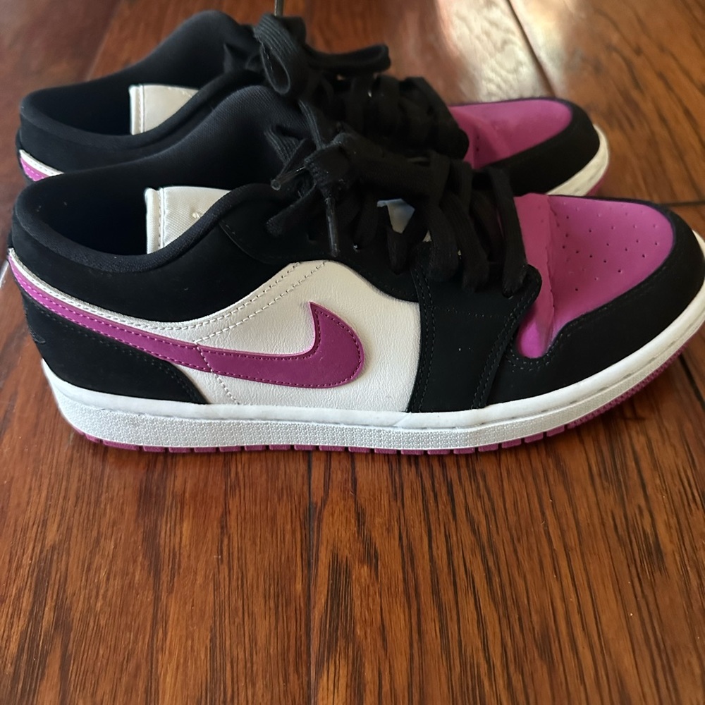 Air Jordan 1 Low Cactus Flower  - Size 9.5